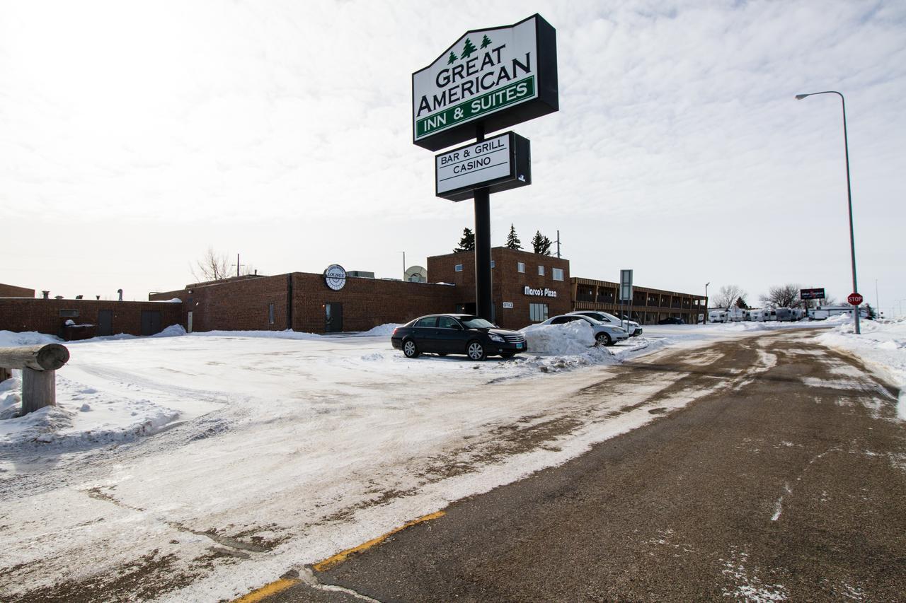 Great American Inn & Suites Devils Lake Buitenkant foto